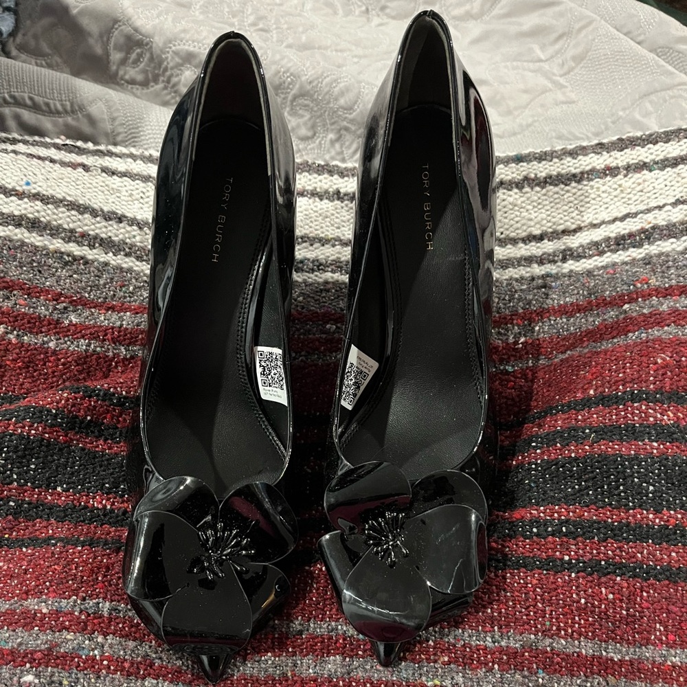 Tory Burch black patent leather shoes size 9
